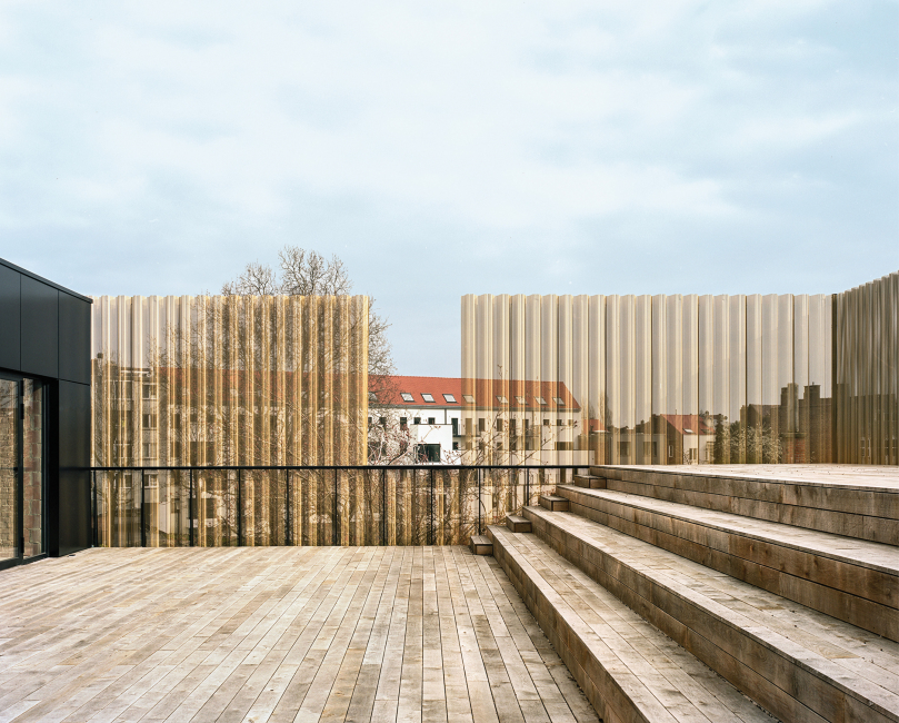 La terrasse du Centre culturel rénové par A Practice © Maxime Delvaux