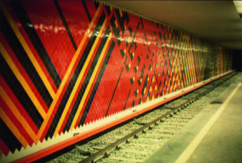 Carrelage cinq, station de métro Merode, Bruxelles, 1976 © Christian Carez