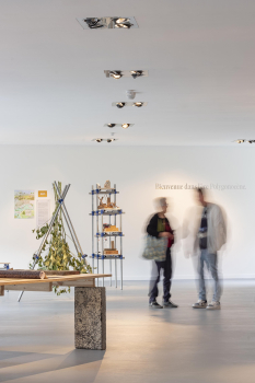 Vue d'exposition, Réparer le monde, ICA x CID Grand-Hornu © Caroline Dethier