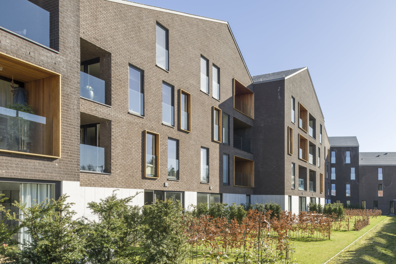 Logements collectifs et commerces © Photo Nicolas Bomal