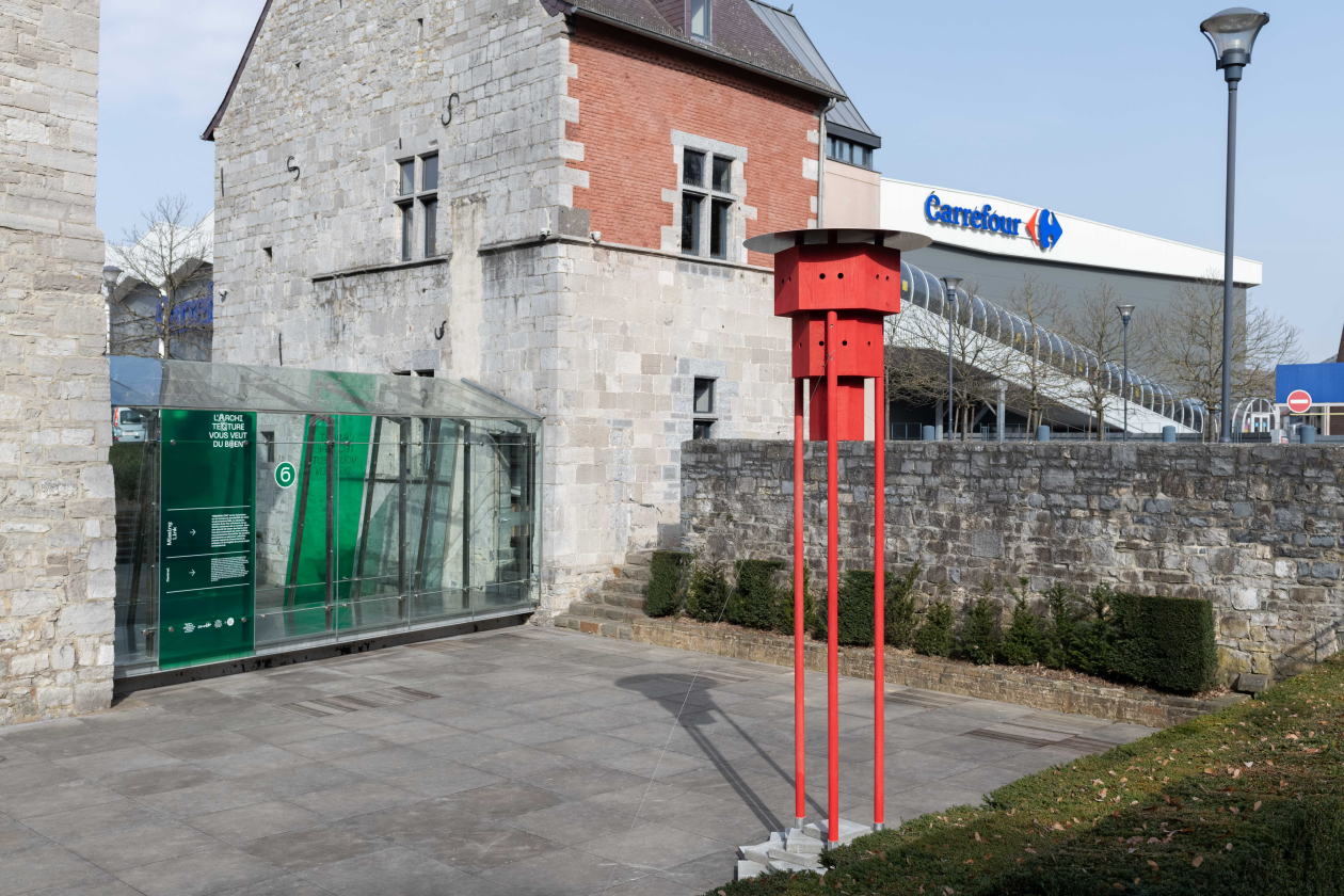 Missing link, CENTRAL © Mara De Sario