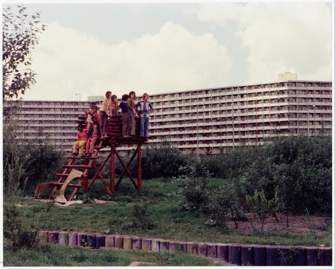 Les enfants sur un belvedere © H. Panhuysen | Amsterdam Archives