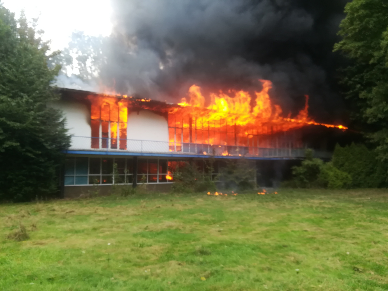 Roger Bastin & Jacques Dupuis, Foyer ESMA Auvelais, 1954. Premier incendie, 15 octobre 2017. © Dominique Zakrzewski