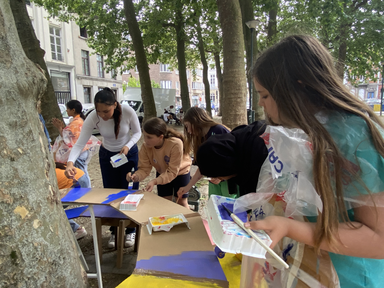 Test grandeur nature : expérimentation de l’installation et de la peinture à l’échelle 1:1 sur la Place du Nouveau Marché aux Grains