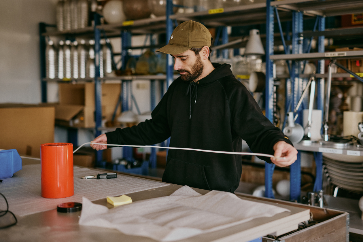 L'atelier de remise en état des luminaires / Photo : Barthélémy Decobecq