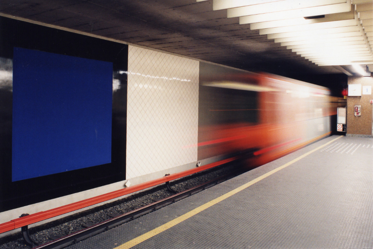 Nouvelle intervention sur l’un des quais de métro Merode, Bruxelles, 1997 © Christian Carez