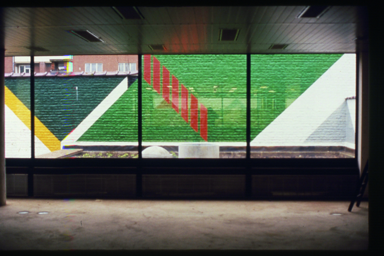 Intervention sur les murs mitoyens du jardin de la Tervuren House, Bruxelles, 1975, Jean Glibert avec l’Atelier d’architecture et d’urbanisme Baucher, Draps et Libois associés © Jean Glibert